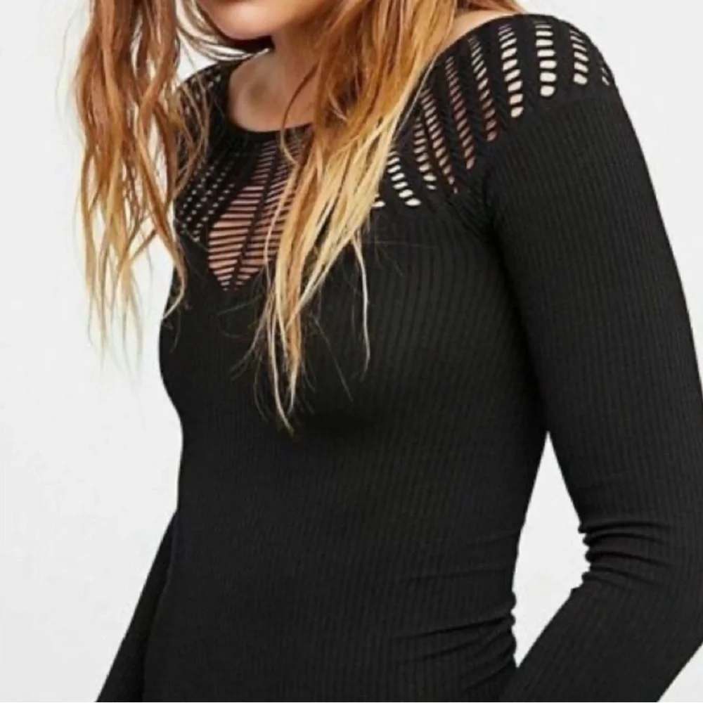 Free People - Black Ribbed Form Fit Cutout Long Sleeve Top Size Medium/ Large